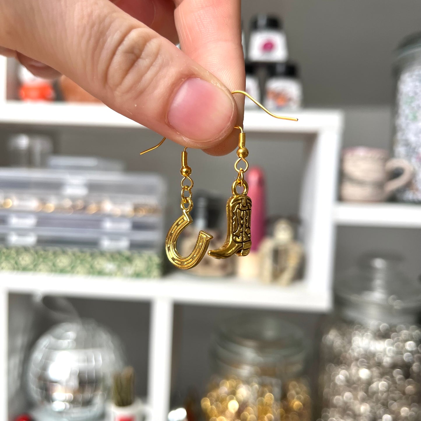 ‘yeehaw’ earrings (gold)