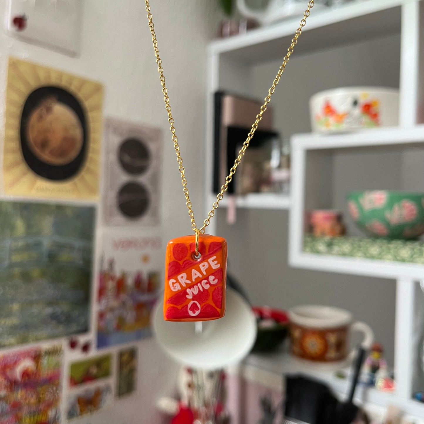 ‘grape juice’ necklace (gold)