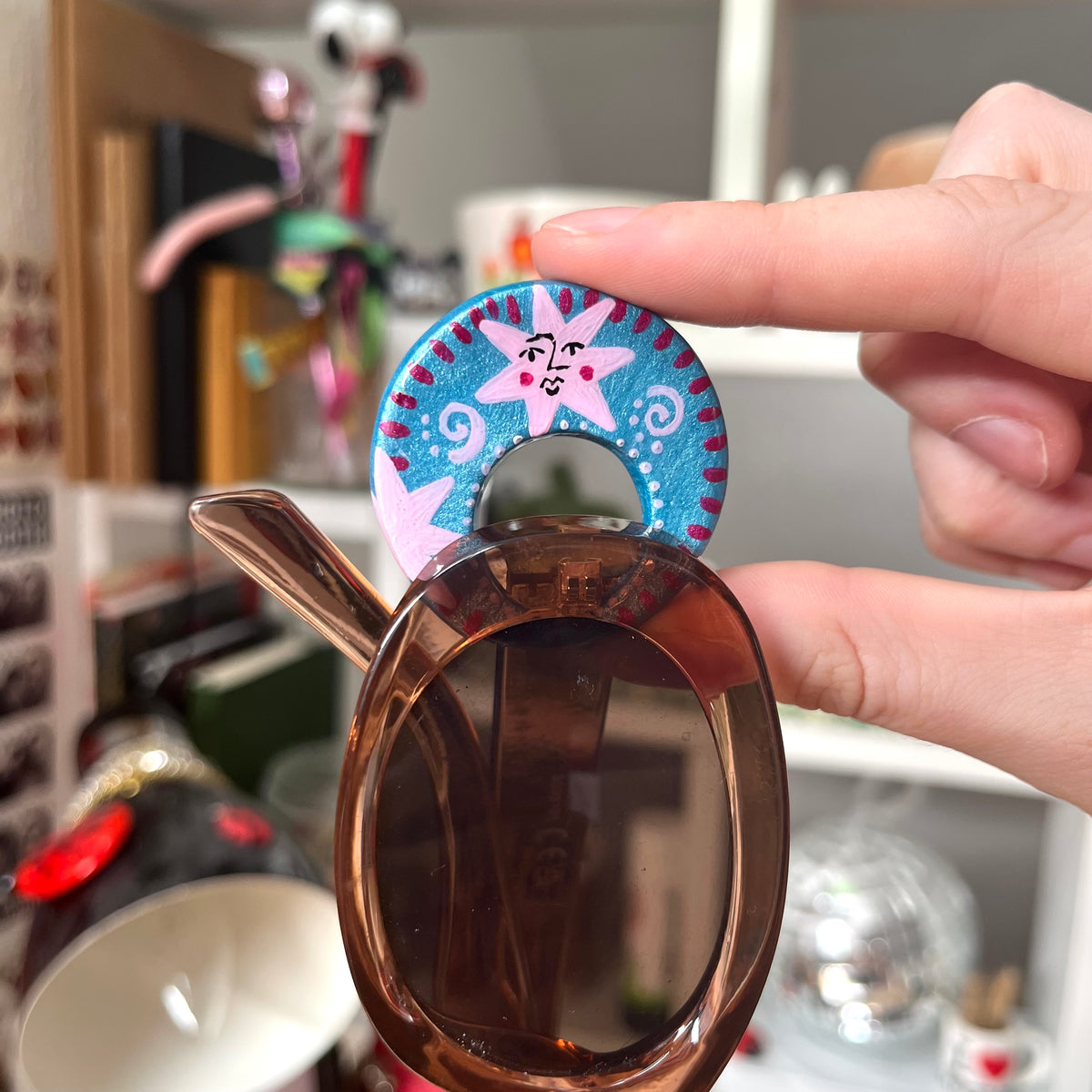‘delilah’ clay sunglasses pin