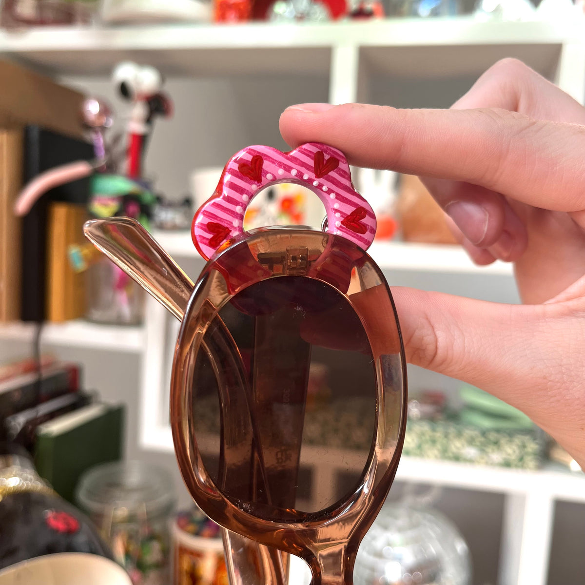 ‘freya’ clay sunglasses pin