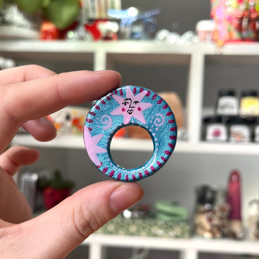 ‘delilah’ clay sunglasses pin