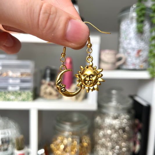 ‘sun & moon’ earrings (gold)