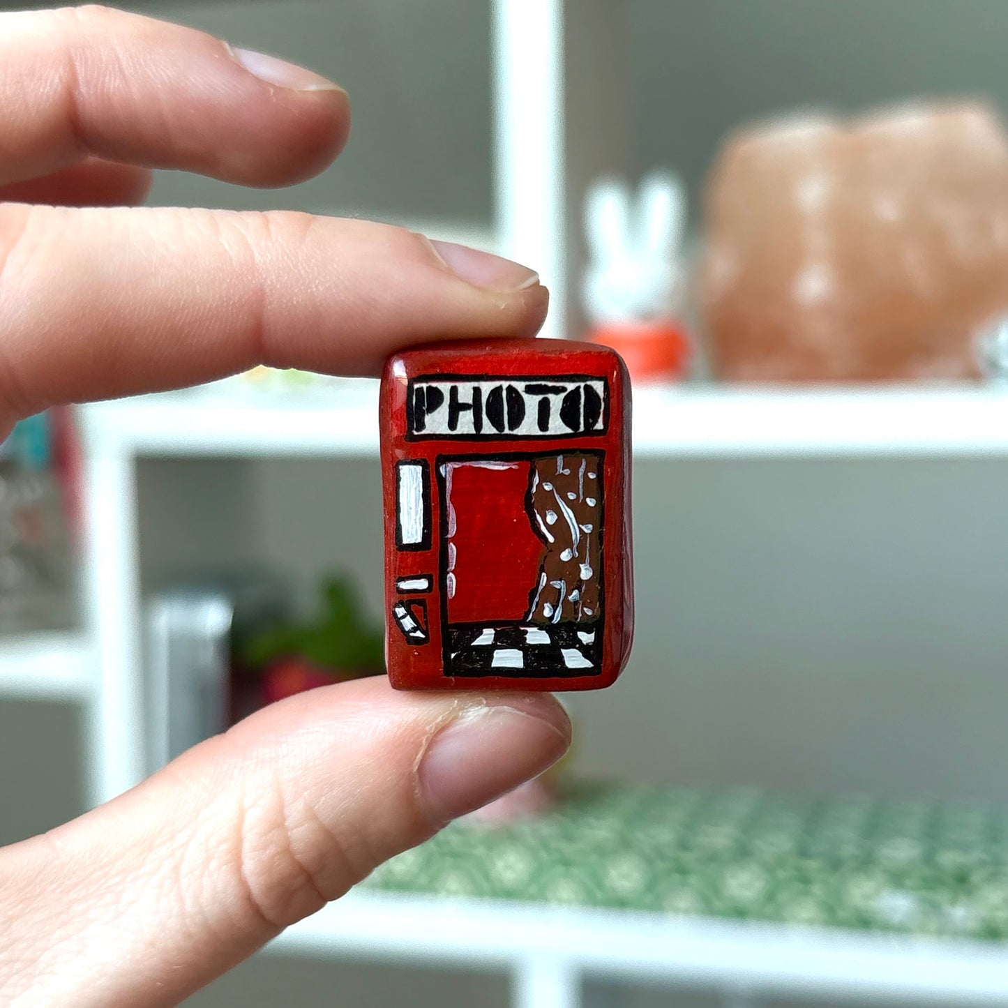 ‘photobooth’ clay pin (no.2)