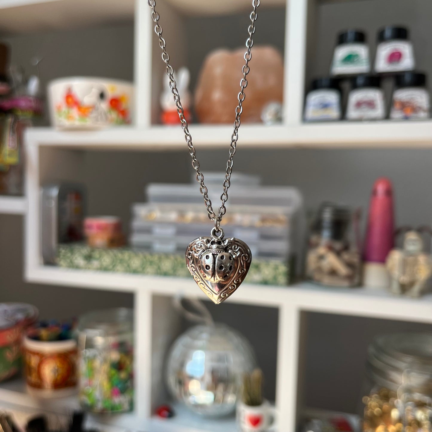 ‘lucky bug’ necklace (silver)