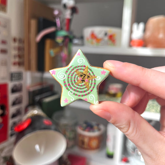 ‘spiralling star’ clay magnet