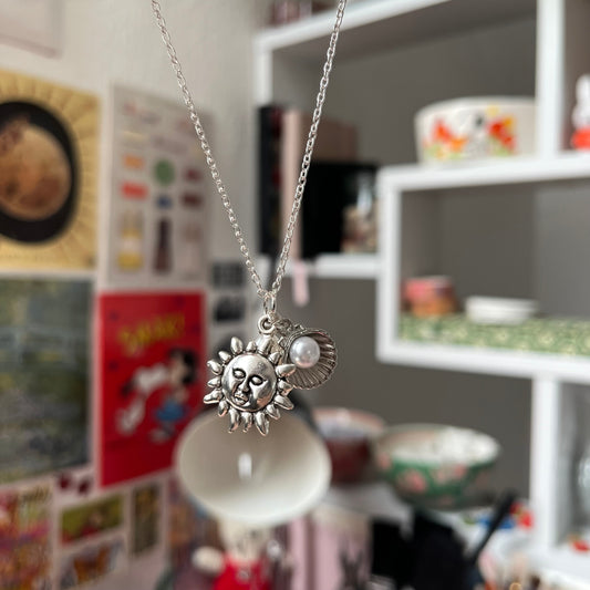 ‘here comes the sun’ necklace (silver)