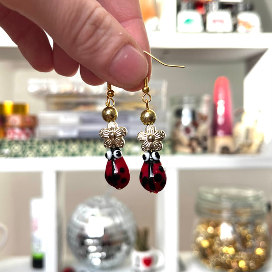 ‘flower bugs’ earrings (gold)