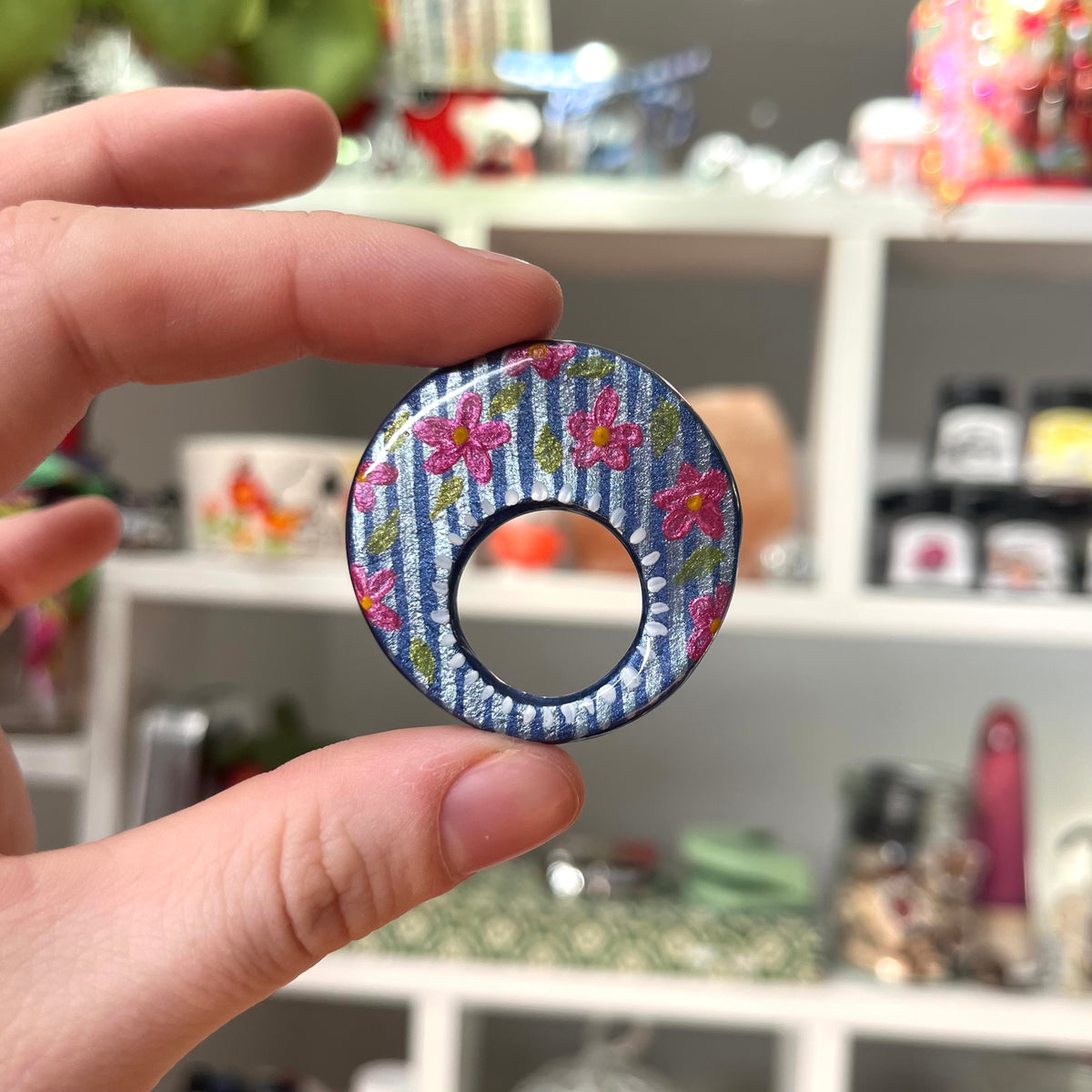 ‘nancy’ clay sunglasses pin