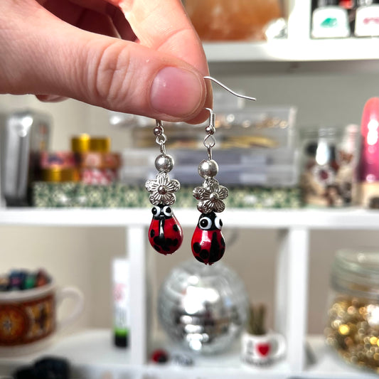 ‘flower bugs’ earrings (silver)