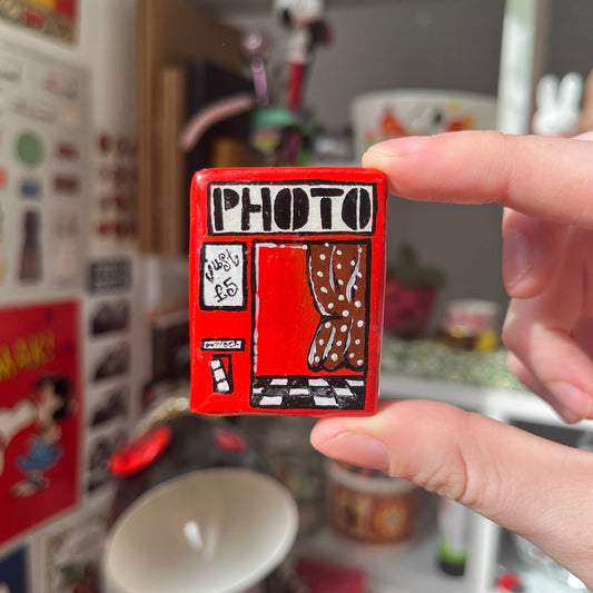 ‘photobooth’ clay magnet