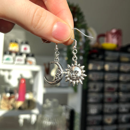 ‘sun & moon’ earrings (silver)