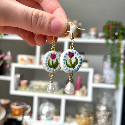 ‘tulip’ earrings (gold)